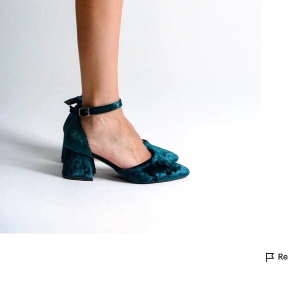 Green velvet block heels with pearl ankle strap - Picture 2 of 8